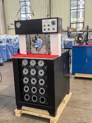 Машина для обжима гидравлических шлангов с кнопочным управлением, диапазоном обжима 6-76 мм и максимальным раскрытием 165 мм