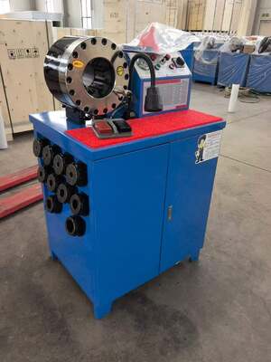 Хорошая цена. 2-дюймовая машина для обжима резиновых шлангов 600T, 31,5 МПа, более высокая модель, кнопка управления синим цветом, напряжение 220 В/240 В/380 В/415 В, диапазон обжима 6-51 мм и 10 сменных матриц онлайн