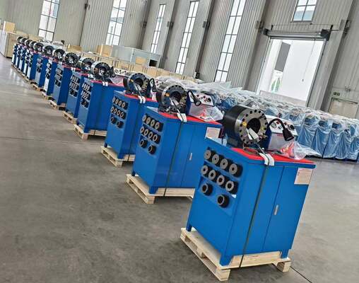 Хорошая цена. Машина для обжима резиновых шлангов 600T, 31,5 МПа, более высокая модель, синий цвет, мощность 3 кВт, система управления кнопками двигателя, напряжение 220 В/240 В/380 В/415 В с диапазоном обжима 6-51 мм и 10 сменными плашками онлайн